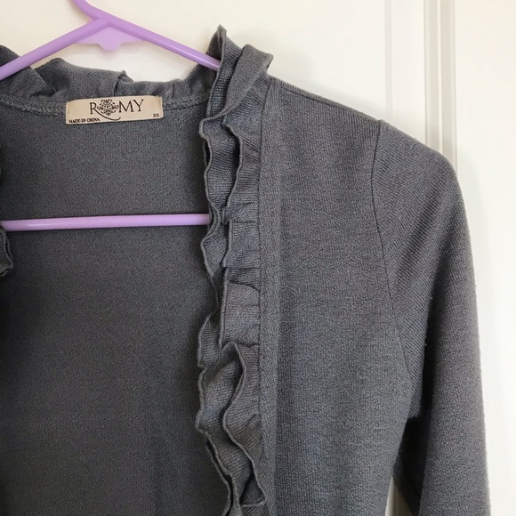 Romy | Gray Ruffle Cardigan - Picture 3 of 3